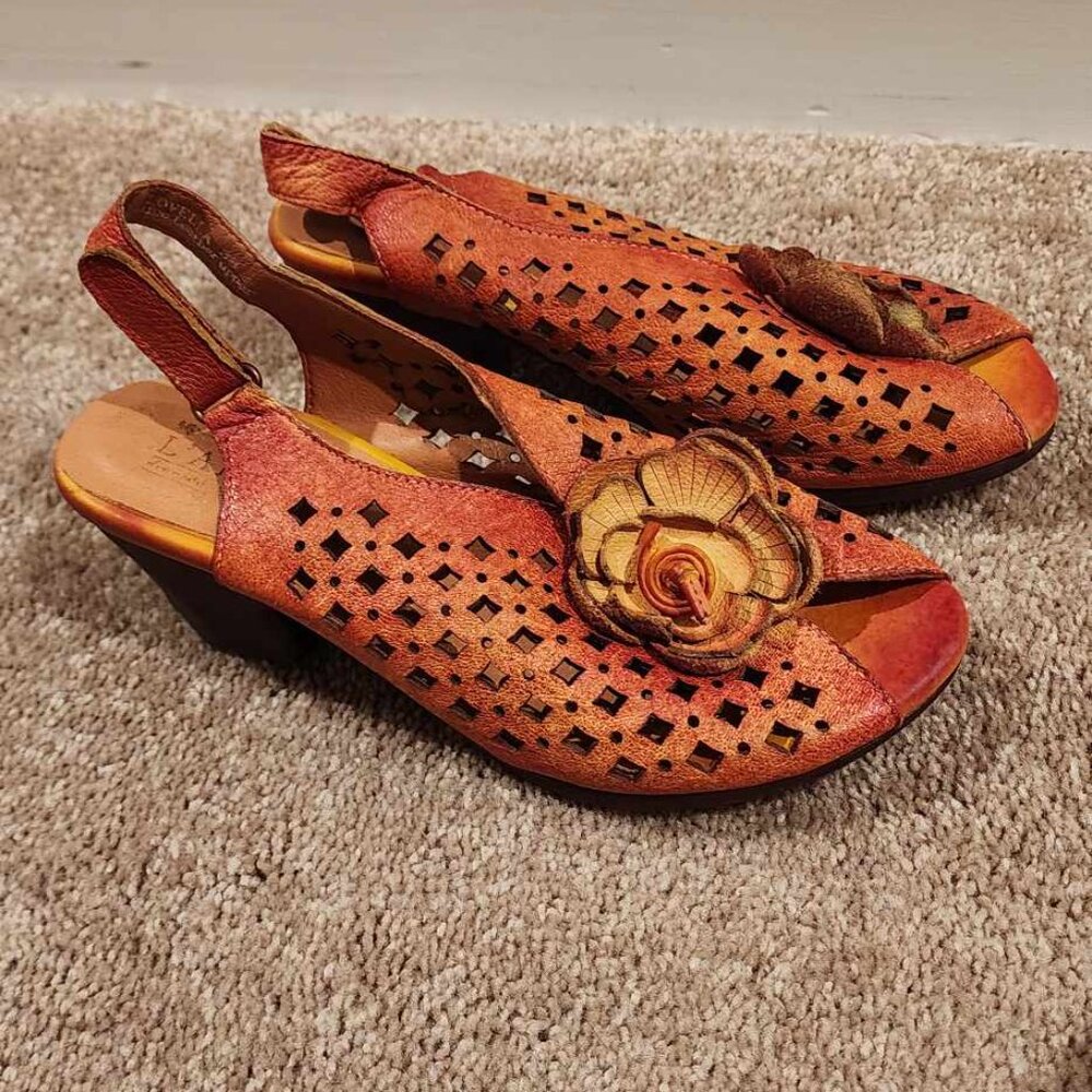 Artisan Orange Leather Sandals with Floral Accent - Picture 5 of 6